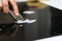Dao cạo vết bẩn bếp từ