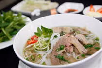 Ăn một bát phở, nhịn muối cả ngày