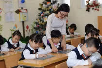 Giáo viên tiểu học phải làm việc tương đương 175% số giờ lao động qui định