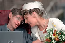 Chuyện tình đầy cảm động của nhà vật lý học thiên tài Stephen Hawking và vợ