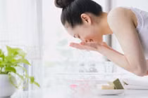 Rửa mặt đúng cách  