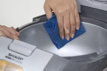 Vệ sinh nồi cơm điện đúng cách