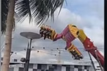 Video: Đu quay hỏng giữa chừng, du khách kêu la trong hoảng loạn