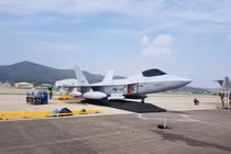 Hàn Quốc trưng bày mô hình máy bay KF-X tự phát triển, ứng dụng công nghệ tàng hình. 