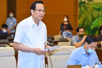 Bộ trưởng Bộ Lao động - Thương binh và Xã hội Đào Ngọc Dung trình đề xuất chính sách trước UB Thường vụ Quốc hội (Ảnh: Quốc Chính).