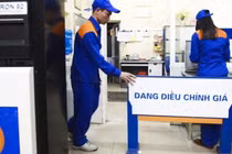 Giá xăng tăng khoảng 400 đồng/lít