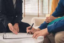 Xử lý các nhân viên ngân hàng ép khách hàng mua bảo hiểm