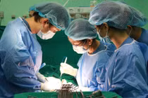 Suýt mất mạng vì điều trị u xơ tử cung bằng đâm kim
