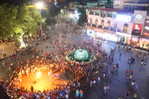 Hà Nội cấm dắt thú cưng, mang loa công suất lớn vào phố đi bộ Hồ Gươm 
