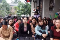 TP HN quyết xét đặc cách tất cả GV hợp đồng, nhưng huyện nói "không đạt"