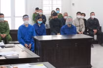 Giúp bạn đánh chết người, cô gái lĩnh 18 năm tù đúng ngày 8/3
