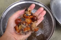 Nước giặt chống muỗi từ bồ hòn