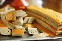 “Chỉ mặt” hàn the trong giò, chả