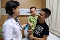 Trẻ ho, sốt cẩn thận nhiễm virus adeno nguy hiểm