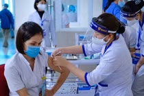 Bộ Y tế nhắc các địa phương tăng tốc độ tiêm văcxin Covid-19