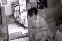 Chém vợ rồi treo cổ tự tử ở TPHCM