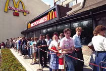 người Nga xếp hàng mua Mc Donald's