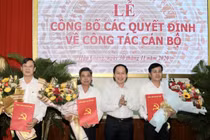 Trao Quyết định phê chuẩn kết quả bầu Chủ tịch UBND tỉnh Hậu Giang