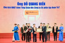 “Bầu Hiển” ủng hộ hơn 8 tỷ đồng tiếp sức đồng bào miền Trung vượt lũ