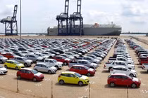 Ô tô chở người dưới 16 chỗ được nhập khẩu qua 6 cảng biển