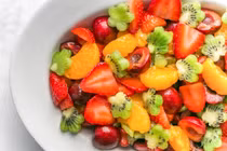 Lưu ý khi ăn salat hoặc các loại hoa quả trộn 