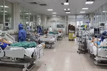 Nhiều bệnh nhân COVID-19 miền Bắc nhập viện phải thở máy 