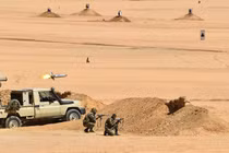 Video: Quân đội Algeria diễn tập chiến đấu với “Thợ săn đêm” Mi-28NE và Mi-8