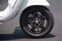 Tránh xe bị nổ lốp khi trời quá nắng