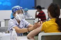 Tiêm văcxin mũi 3 bao lâu thì được mang thai?