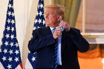 Hé lộ: Ông Trump từng suýt phải thở máy vì COVID-19