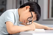  Gù vẹo cột sống vì bàn gấp tiện ích