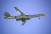 Máy bay ném bom chiến lược siêu âm mang tên lửa Tu-160M chế tạo mới thực hiện chuyến bay đầu tiên