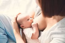 Phát biểu sai sự thật về sữa mẹ gây tranh cãi