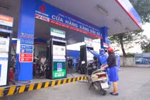 Ủy ban Thường vụ Quốc hội đồng ý giảm thuế môi trường đối với xăng dầu