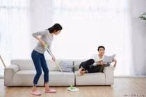 Phải nói ngọt chồng mới làm việc nhà