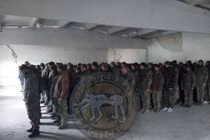 Tàn binh tiểu đoàn Lính thủy Đánh bộ Ukraina đầu hàng dân quân Donetsk tại Mariupol