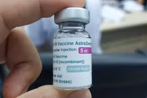 TPHCM chính thức rút ngắn khoảng cách 2 mũi tiêm văcxin AstraZeneca từ 8 - 12 tuần xuống còn 6 tuần.