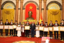 Chủ tịch Nước trao Huân chương lao động cho học sinh đoạt giải quốc tế
