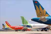 Máy bay của các hãng hàng không tại sân bay Nội Bài. Ảnh: Huy Hùng/TTXVN