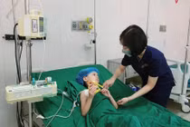Cứu sống bé gái cận kề tử vong do hoại tử xoắn ruột