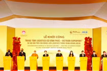 Chủ tịch Quốc hội Vương Đình Huệ cùng các vị đại biểu bấm nút khởi công Trung tâm Logistics ICD Vĩnh Phúc.
