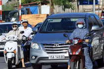 Không nên mặc áo chống nắng chật