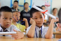 Giáo viên không được nhắn tin nhận xét học tập gây áp lực với phụ huynh