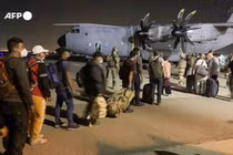 Tình hình Afghanistan: Di tản tiếp tục trong bối cảnh hỗn loạn ở sân bay Kabul