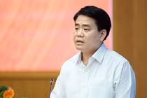 Sáng nay 10/12, ông Nguyễn Đức Chung tiếp tục đến toà để xét xử vụ án mua bán chế phẩm Redoxy-3C