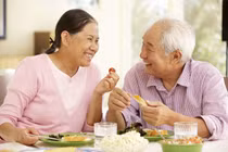 Biếu đồ bổ cho người già: Coi chừng thành “thuốc độc”