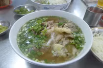 Ở Sài Gòn, không nói hủ tíu cơm tấm mà bàn chuyện PHỞ