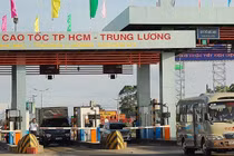 5 đối tượng bị bắt vì nghi giấu doanh thu, trốn thuế tại các trạm thu phí tuyến cao tốc TP. HCM - Trung Lương
