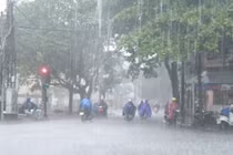 Chiều nay áp thấp nhiệt đới suy yếu thành vùng áp thấp, đi vào đất liền, suy yếu và tan dần.