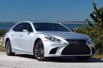 Lexus Việt Nam triệu hồi các dòng xe để kiểm tra và thay thế bơm nhiên liệu